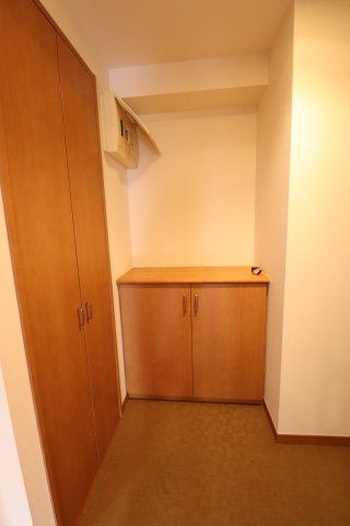 テラス上布田の玄関|同間取り別部屋の参考写真です。