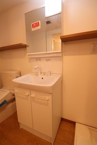 テラス上布田の洗面所|同間取り別部屋の参考写真です。