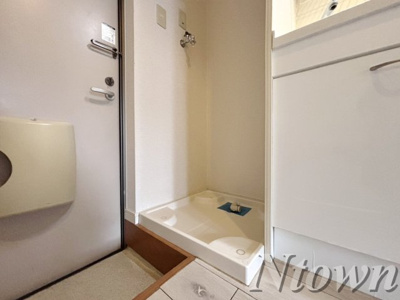 【設備】 | サンシティ | 洗濯機置き場です