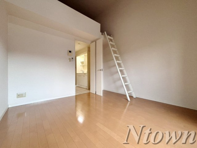 【居間・リビング】 | サンシティ | こちらのリビングで趣味の時間をお楽しみください