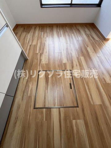 長尾家具町3丁目　中古一戸建ての設備|床下収納
■物件内覧・資金計画相談・住宅ローン相談、リフォーム相談、お問合せ受付中■
※当日・翌日のご内覧、ご相談はお電話でのお問合せがスムーズです！