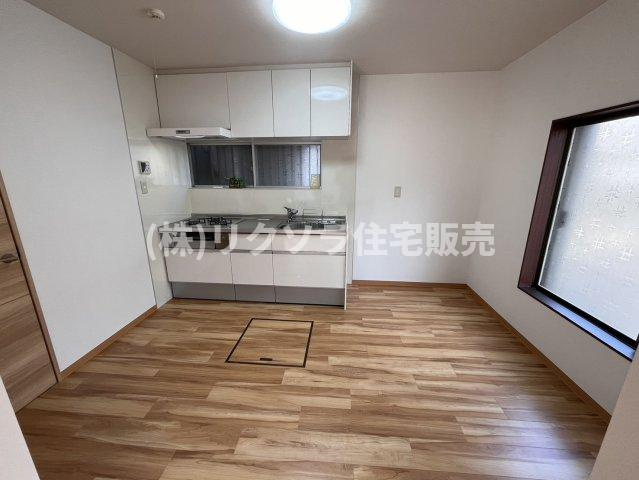 長尾家具町3丁目　中古一戸建ての居間・リビング|LDK13.5帖
■物件内覧・資金計画相談・住宅ローン相談、リフォーム相談、お問合せ受付中■
※当日・翌日のご内覧、ご相談はお電話でのお問合せがスムーズです！