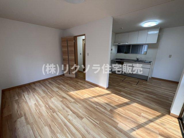 長尾家具町3丁目　中古一戸建ての居間・リビング|LDK13.5帖
■物件内覧・資金計画相談・住宅ローン相談、リフォーム相談、お問合せ受付中■
※当日・翌日のご内覧、ご相談はお電話でのお問合せがスムーズです！