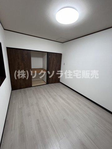長尾家具町3丁目　中古一戸建ての洋室|洋室6.0帖　収納付き
■物件内覧・資金計画相談・住宅ローン相談、リフォーム相談、お問合せ受付中■
※当日・翌日のご内覧、ご相談はお電話でのお問合せがスムーズです！