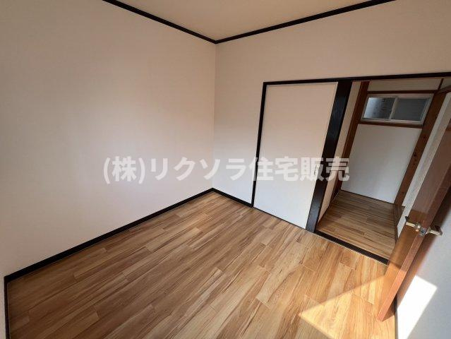 長尾家具町3丁目　中古一戸建ての内装|洋室4.5帖　収納付き
■物件内覧・資金計画相談・住宅ローン相談、リフォーム相談、お問合せ受付中■
※当日・翌日のご内覧、ご相談はお電話でのお問合せがスムーズです！