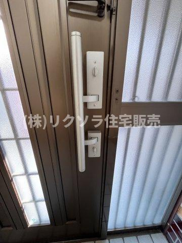 長尾家具町3丁目　中古一戸建ての防犯設備|ツーロックシリンダー
■物件内覧・資金計画相談・住宅ローン相談、リフォーム相談、お問合せ受付中■
※当日・翌日のご内覧、ご相談はお電話でのお問合せがスムーズです！