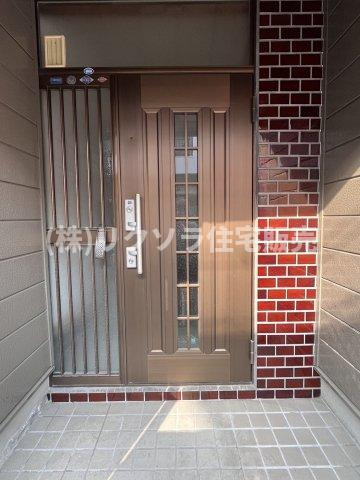 長尾家具町3丁目　中古一戸建ての玄関|玄関ドア
■物件内覧・資金計画相談・住宅ローン相談、リフォーム相談、お問合せ受付中■
※当日・翌日のご内覧、ご相談はお電話でのお問合せがスムーズです！