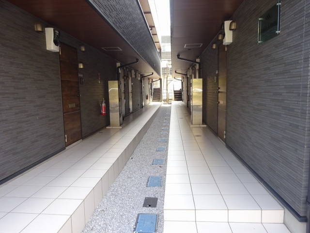 アザーレ・バモス百合ヶ丘のエントランス