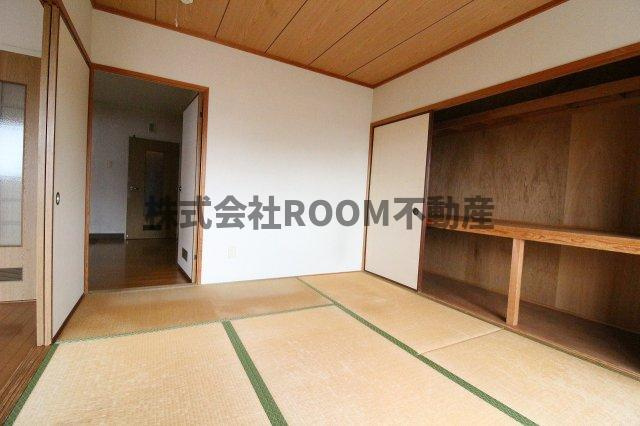 西村マンションⅡの和室|柔らかい畳が心地よい和室