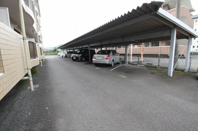 西村マンションⅡの駐車場|駐車場完備です