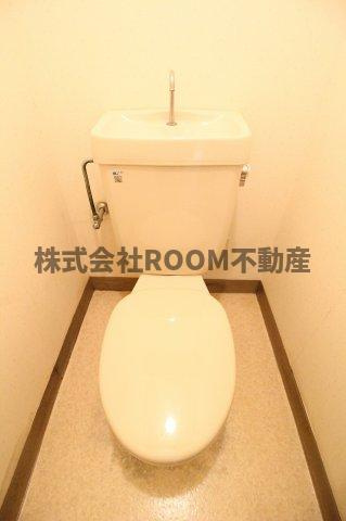 西村マンションⅡのトイレ|ゆったりとした空間のトイレです
