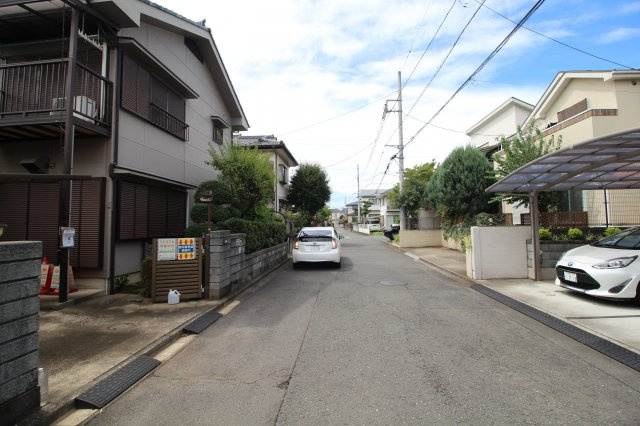鶴ヶ島市南町一丁目　中古戸建　東武東上線『鶴ヶ島駅』徒歩25分　【南小学区】の前面道路含む現地写真