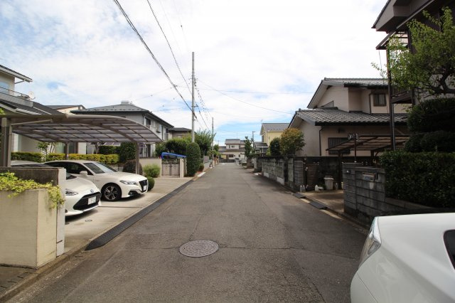鶴ヶ島市南町一丁目　中古戸建　東武東上線『鶴ヶ島駅』徒歩25分　【南小学区】の前面道路含む現地写真