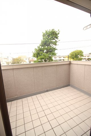 神明貸家A棟のバルコニー