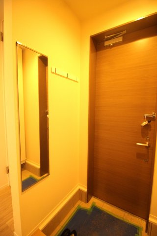 神明貸家A棟の玄関