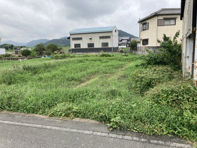 たつの市揖保町東用／売土地の前面道路含む現地写真