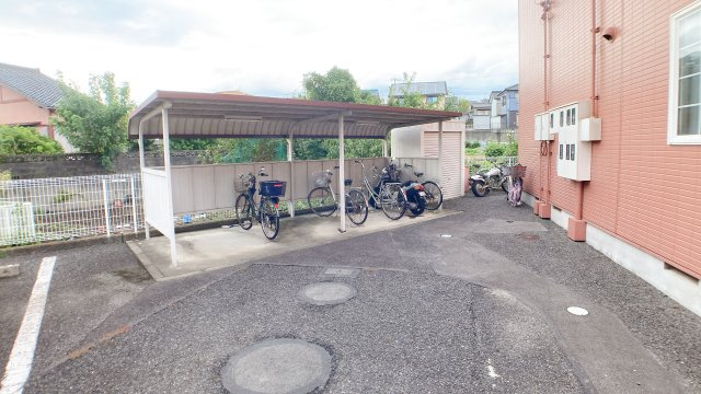 カリーノAの駐車場