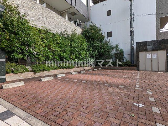 ARROW FIELDS 貮番館の駐車場