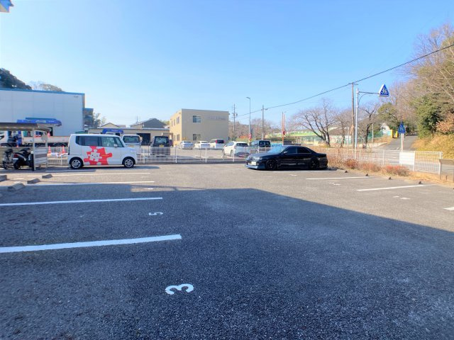 グリーンヒル矢高の駐車場