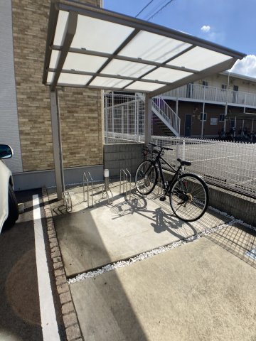 リブリ・たつみ袁の駐車場