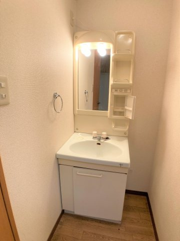 サープラス東郷Ⅱの独立洗面台