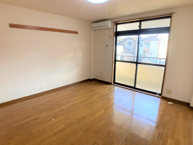 サープラス東郷Ⅱの居間・リビング