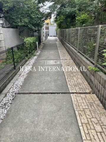 リブリFelice国立のエントランス