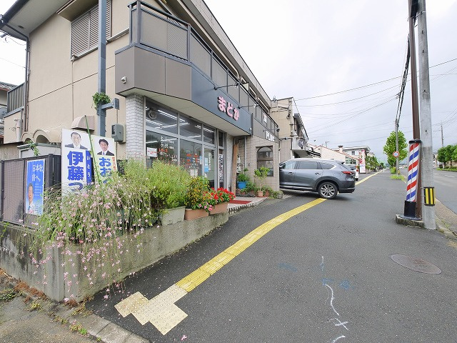 西登美ヶ丘マンションのエントランス