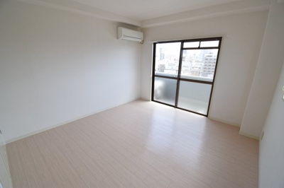 【洋室】 | フルーレゾン神戸パートⅡ | コンパクトで使いやすい洋室です