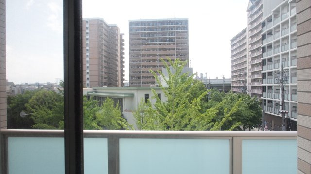 富士林プラザ15番館のバルコニー