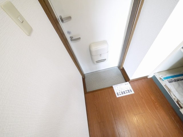 ハイツニューアイリスの玄関