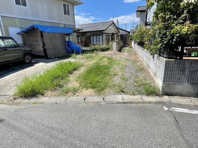 藤岡市立石新田　中古390の前面道路含む現地写真