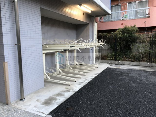 コンフォリア要町の駐車場