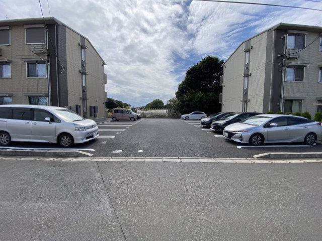 アベニ－ルⅡの駐車場