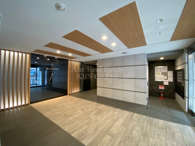 【ロビー】 | フォーリアライズ阿波座ウェスト | シックなデザインをあしらった高級感のあるロビー★