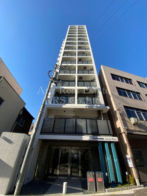 【外観】 | フォーリアライズ阿波座ウェスト | 中央大通り沿いに建つスタイリッシュな外観のマンションです☆