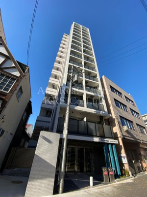 【外観】 | フォーリアライズ阿波座ウェスト | 中央大通り沿いに建つスタイリッシュな外観のマンションです☆