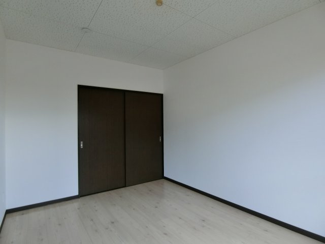 アロサールA棟の洋室