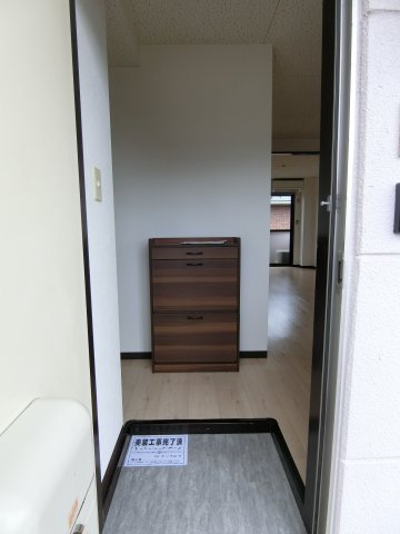 アロサールA棟の玄関