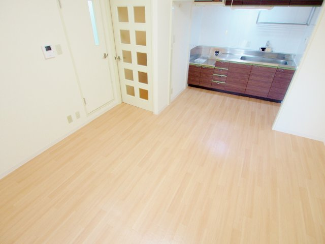 日宝ポニクレール府中の居間・リビング