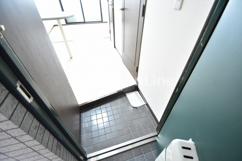 東大阪市足代北１丁目の賃貸マンションの玄関