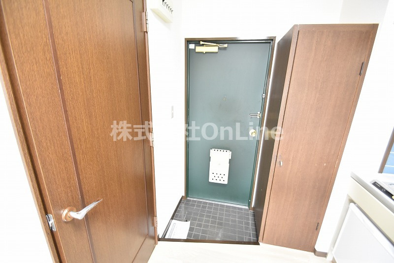 東大阪市足代北１丁目の賃貸マンションの玄関
