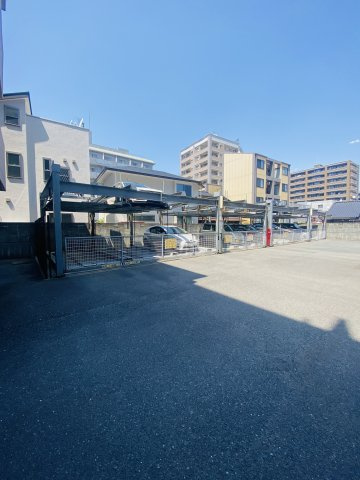 アーサー大野城レジデンスの駐車場