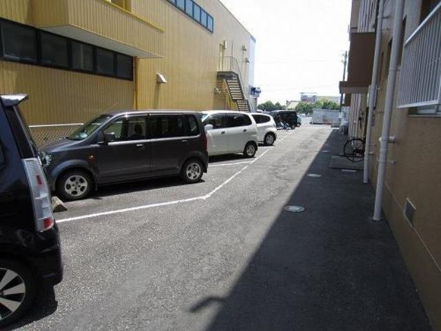 フモトハイツの駐車場