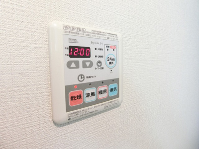 【その他共用部分】 | レオーネ | 屋根付きの駐輪場で雨が降っても大切な自転車が濡れなくてすみますね♪荷物が重いときに自転車があれば助かりますね！