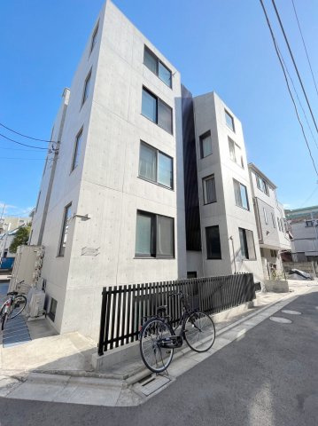 「防音マンション」ラシクラス蒲田の外観|コンクリートが織りなすモダンな外観ですね。