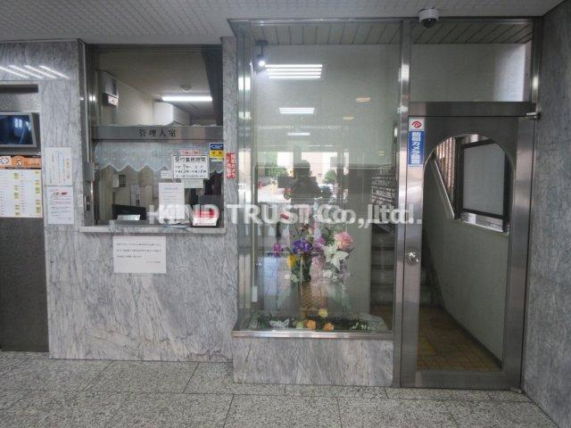 ローズコーポ天満東のロビー|ゆとりのあるロビーです