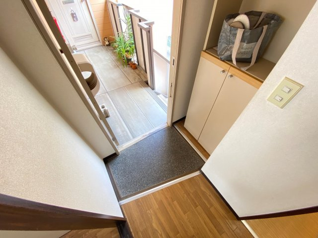 沼善ハイツの玄関