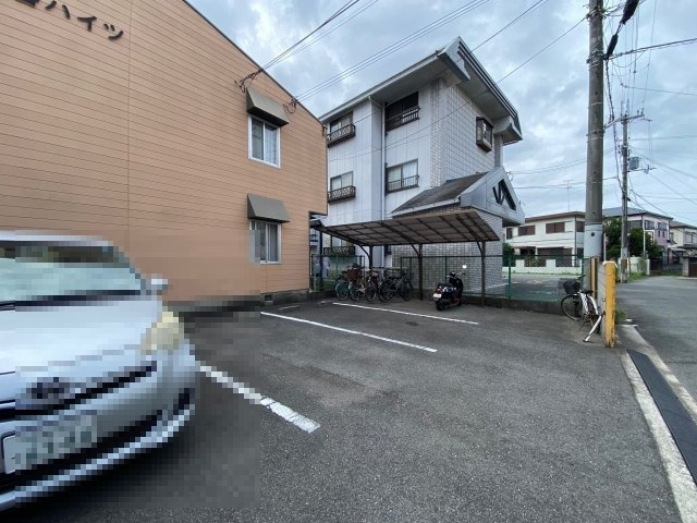 沼善ハイツの駐車場