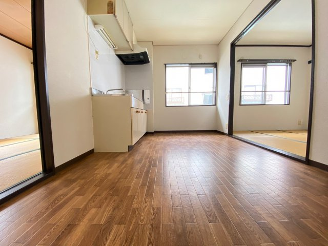 沼善ハイツの居間・リビング